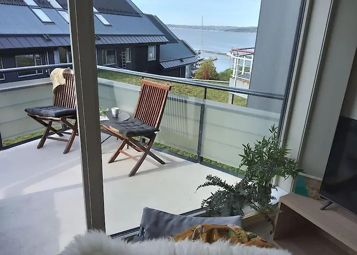 Ny Ved Fjorden *